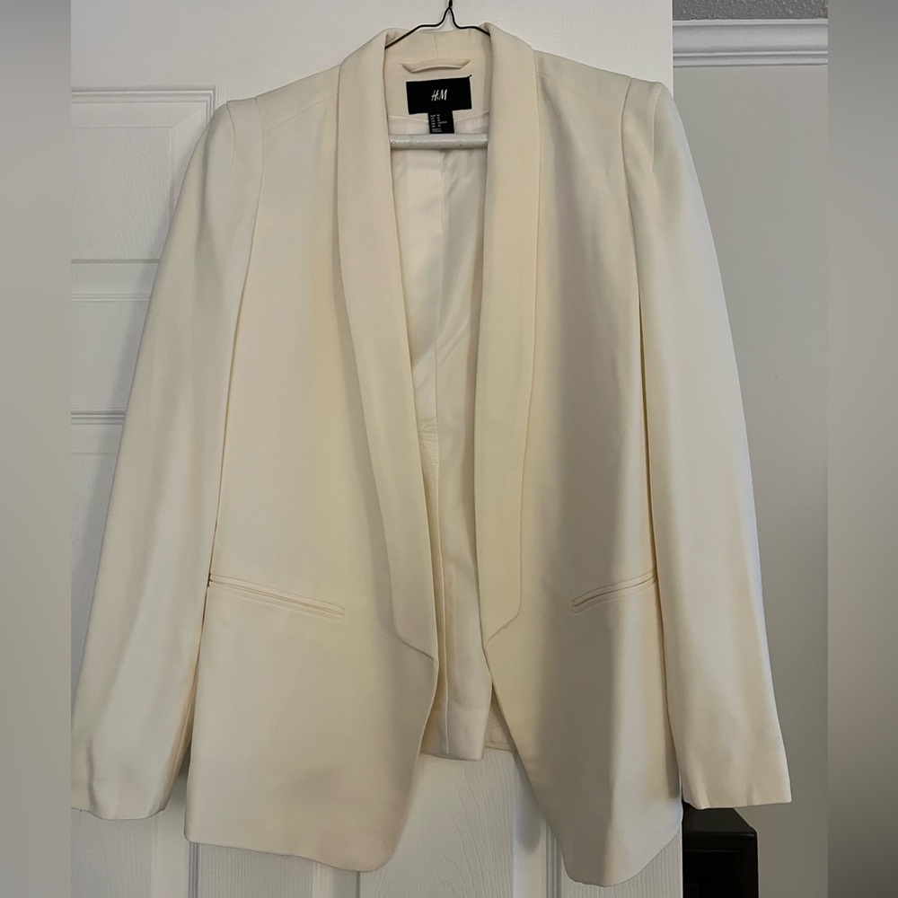 Simple cream blazer in perfect condition rarely worn!